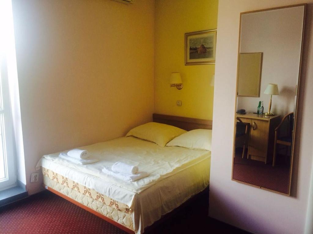 Rezydencja Parkowa Hotel Varsó Szoba fotó