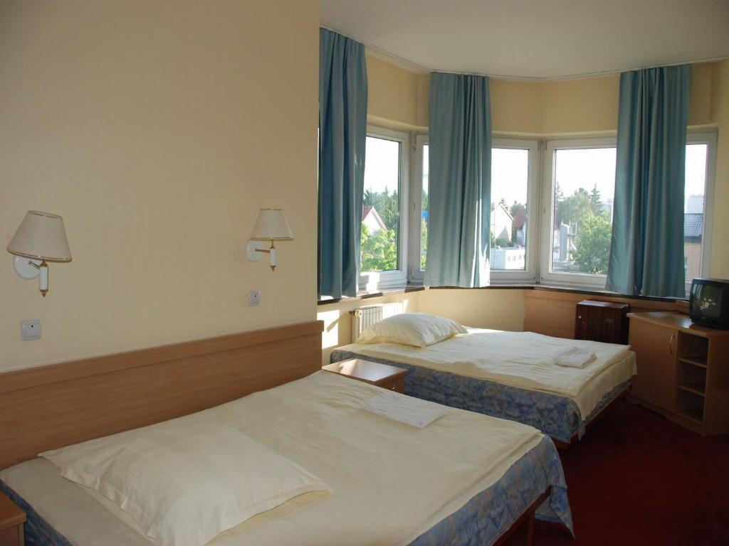 Rezydencja Parkowa Hotel Varsó Kültér fotó
