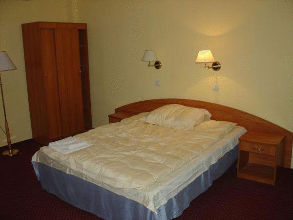 Rezydencja Parkowa Hotel Varsó Kültér fotó