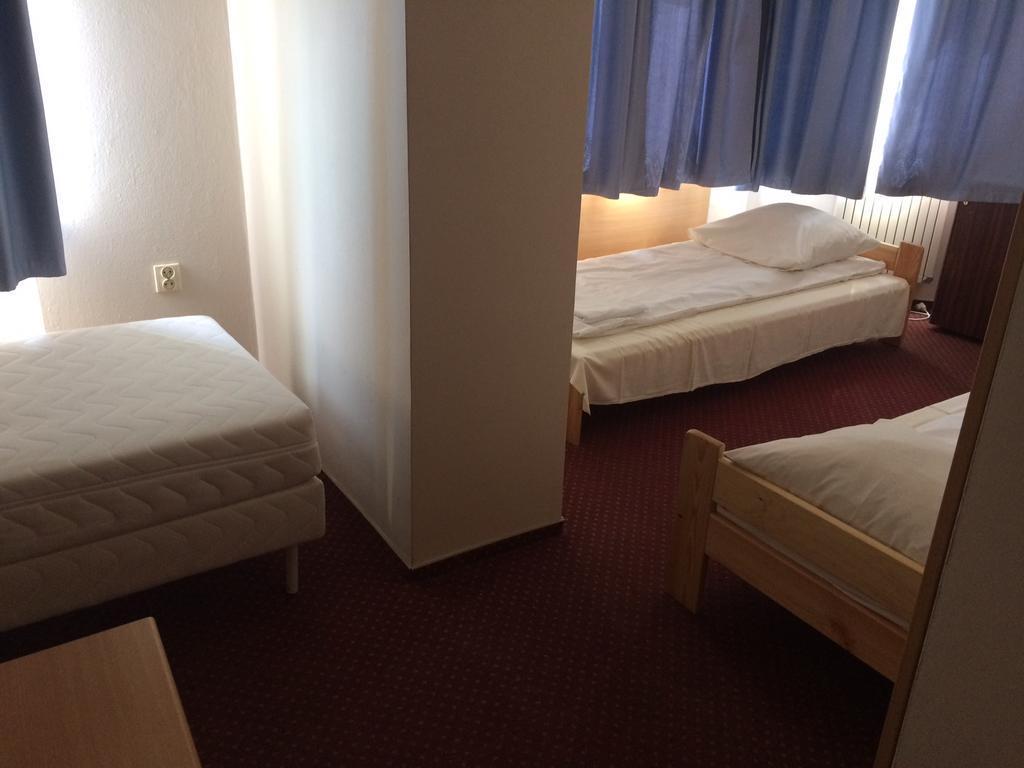 Rezydencja Parkowa Hotel Varsó Kültér fotó