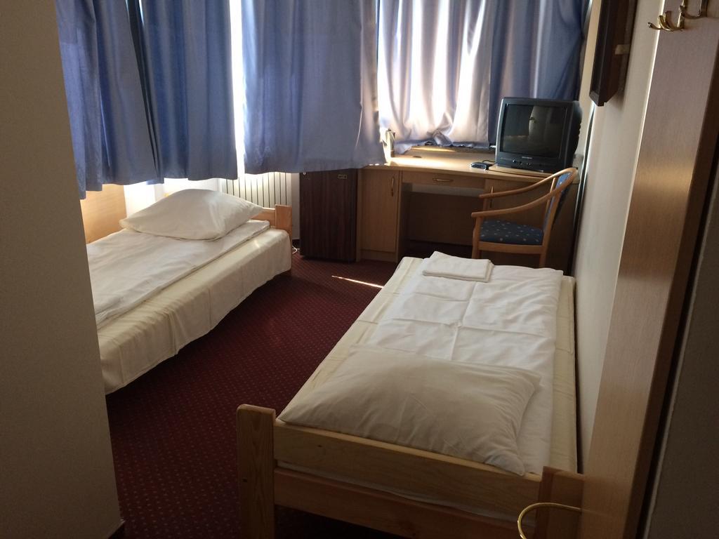 Rezydencja Parkowa Hotel Varsó Kültér fotó